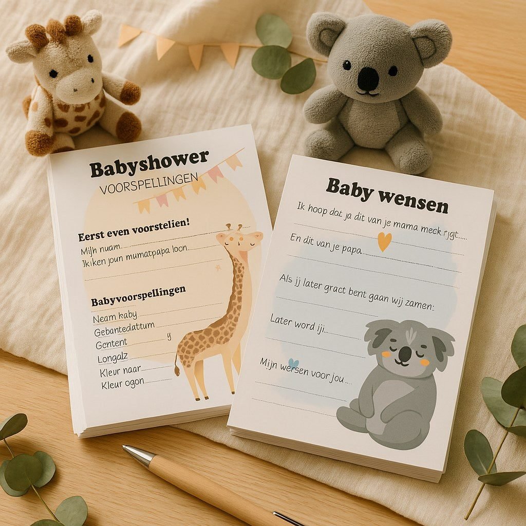 Babyshowerkaarten met giraf en koala, naast knuffels op een deken